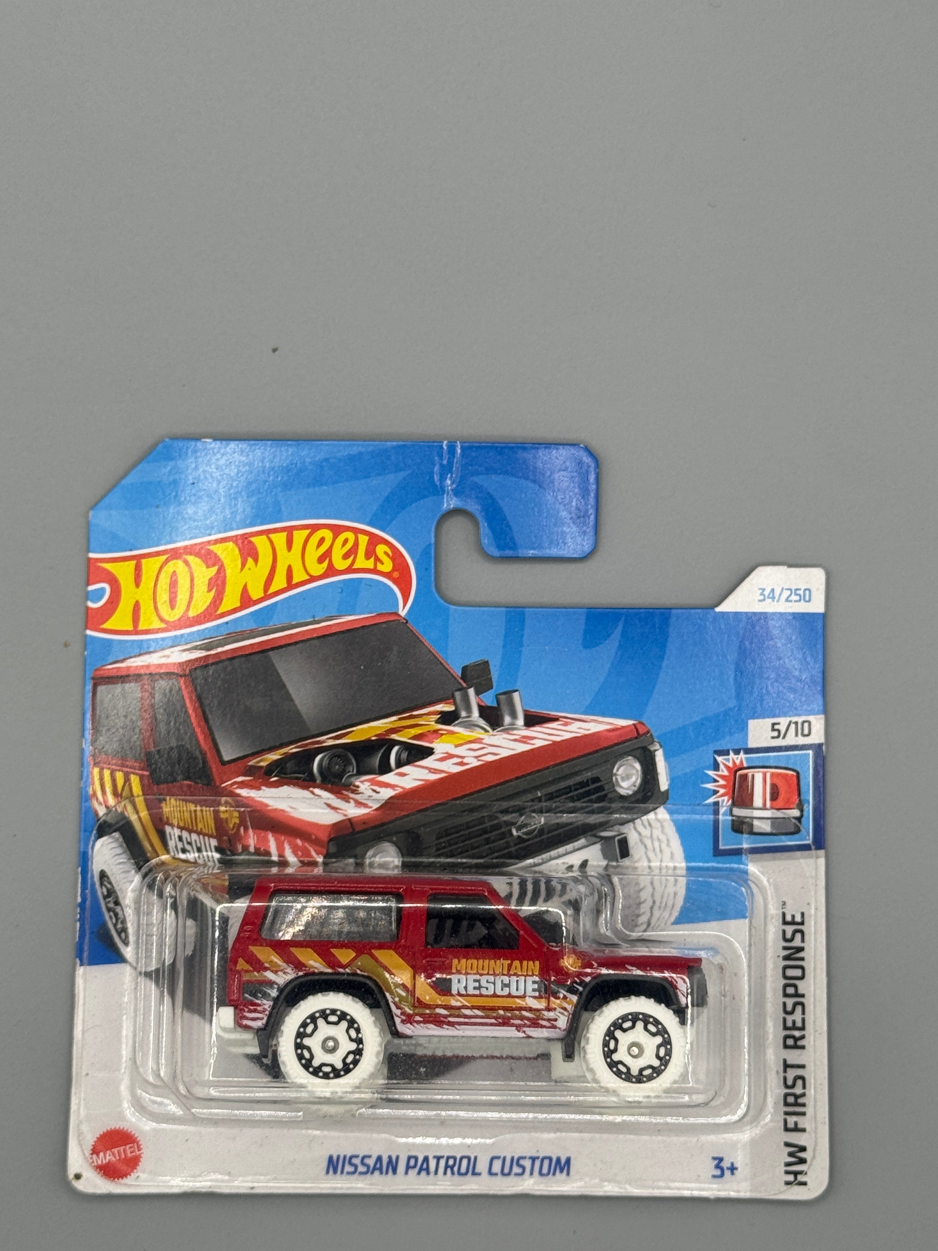 Hot Wheels Nissan Patrol Custom - Red - Long Card