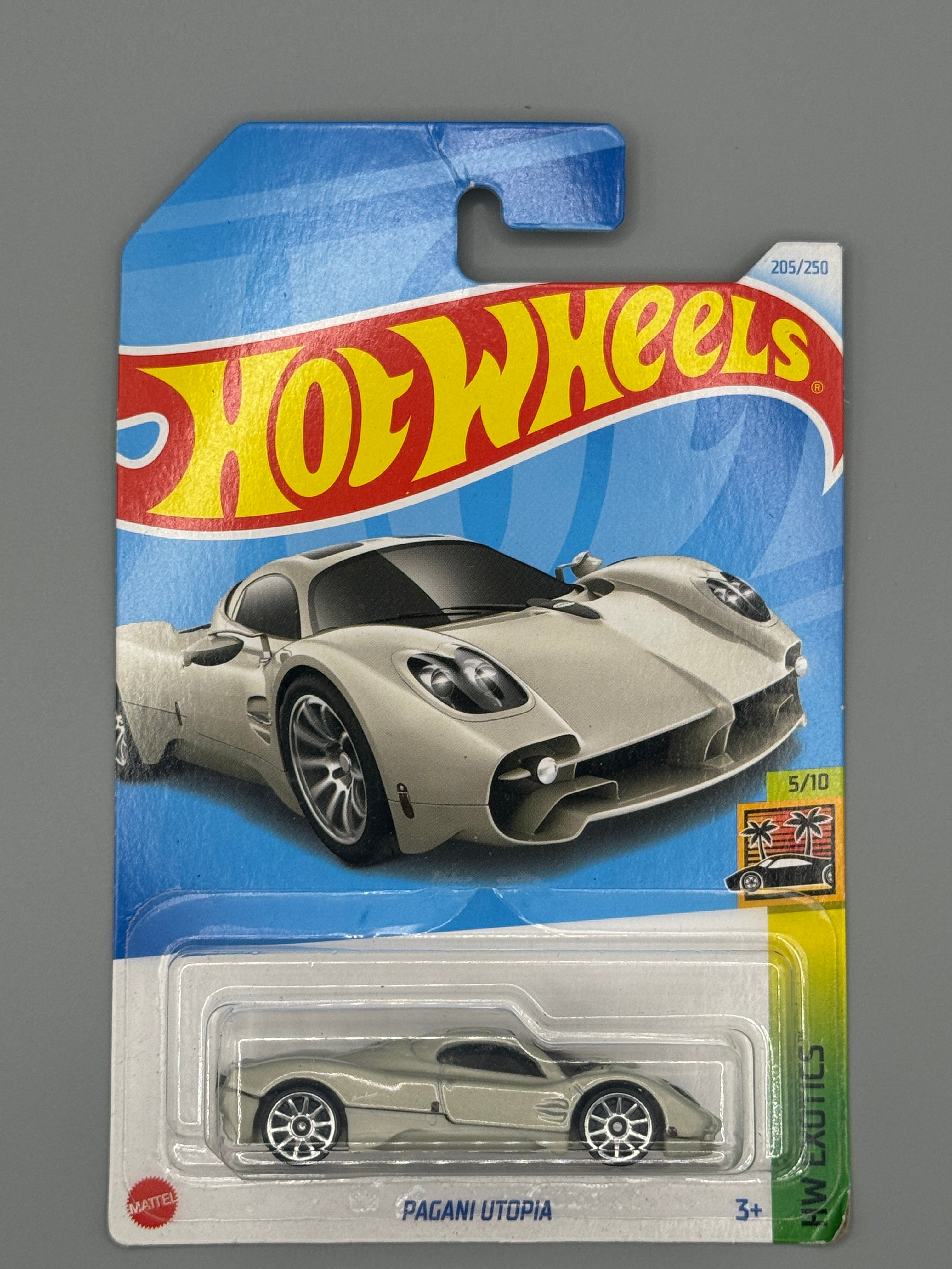 Hot Wheels Pagani Utopia - White - Long Card