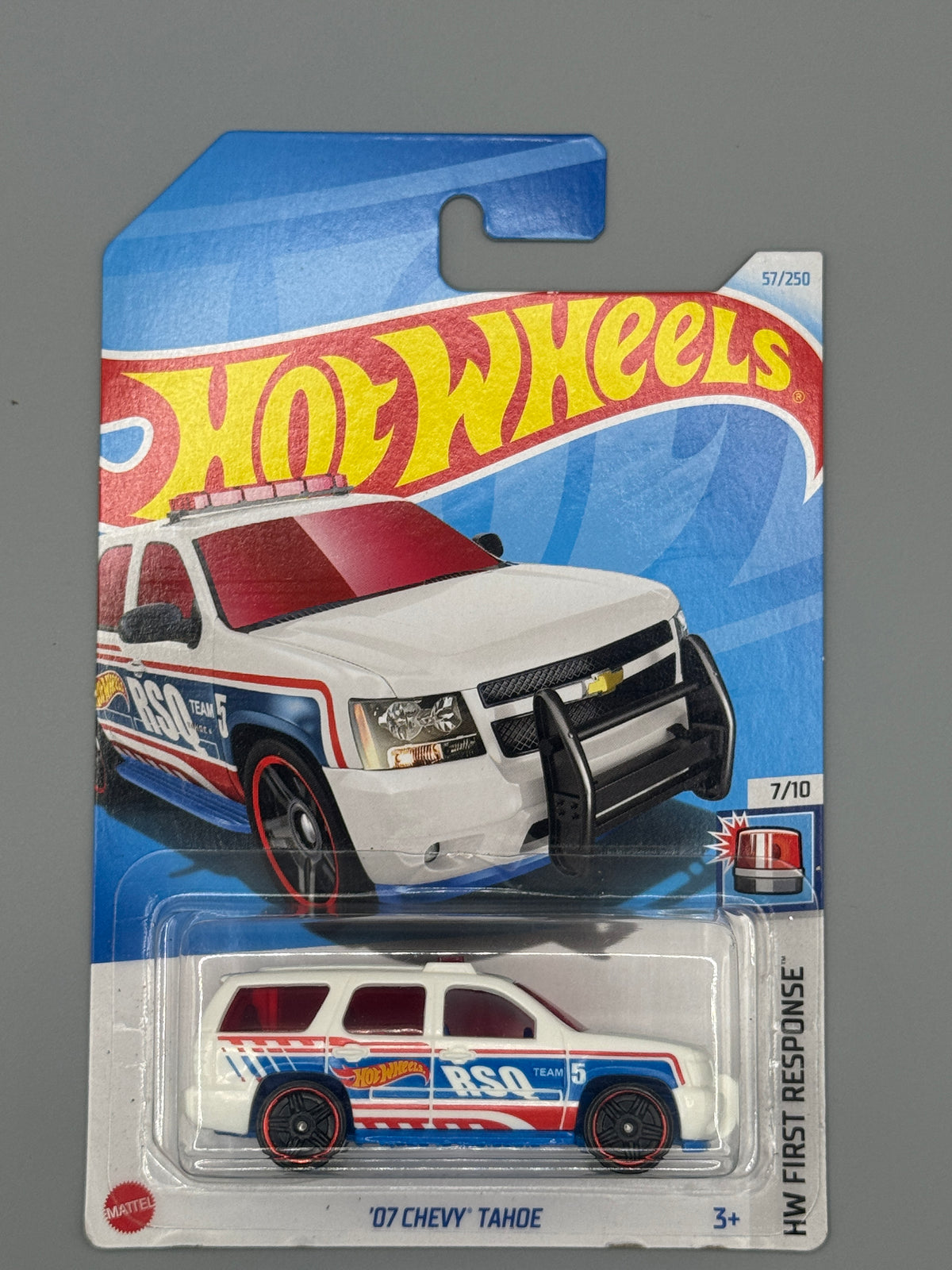 Hot Wheels '07 CHEVY TAHOE - Mainline - White - Long Card